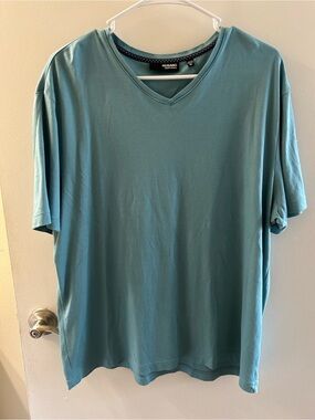 Murano Men’s Teal Short-Sleeve V-Neck Tee